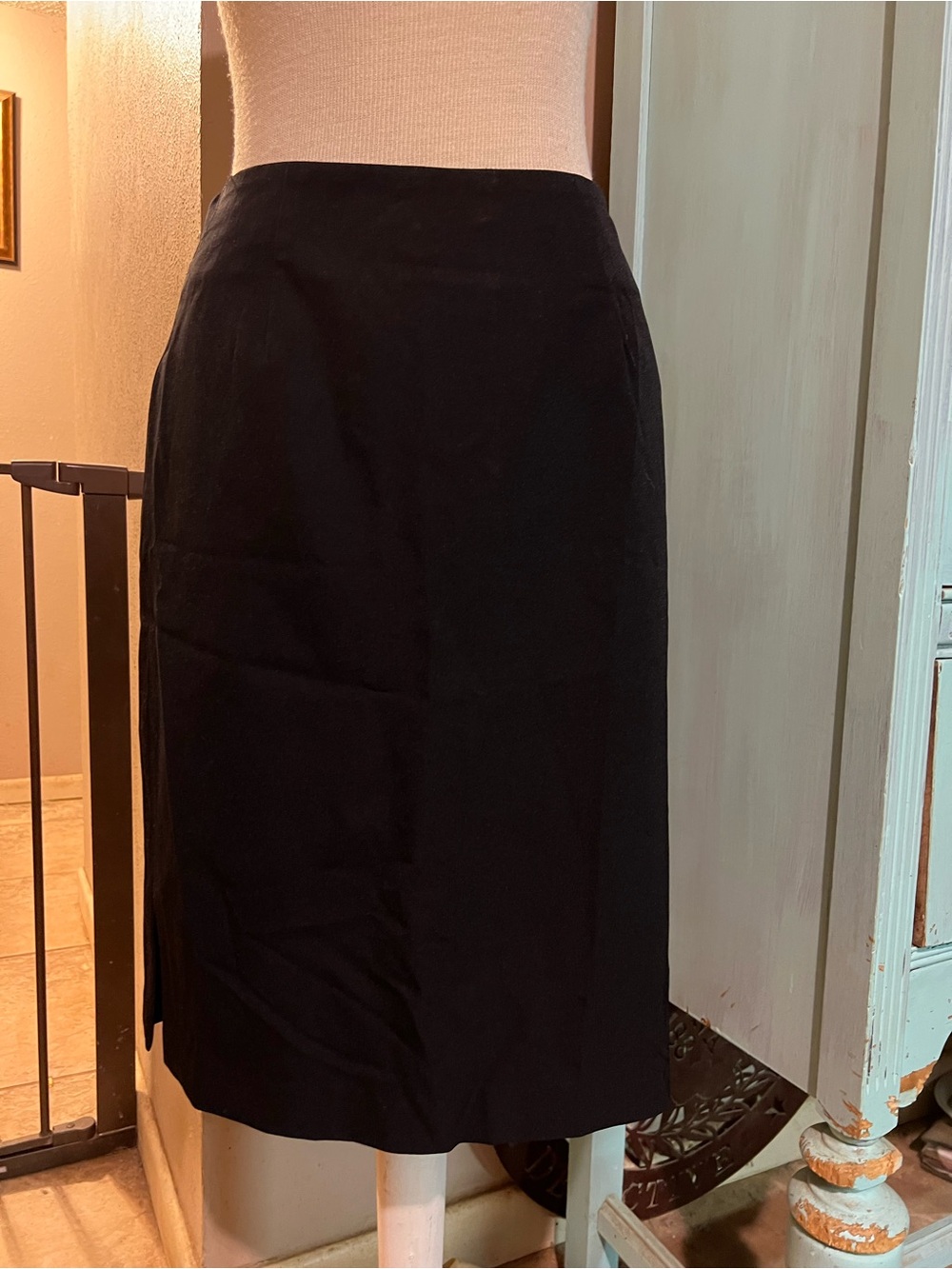 Theory Black Classic Pencil Skirt Sz 6 Professional Office Nylon Lycra Side Slit
